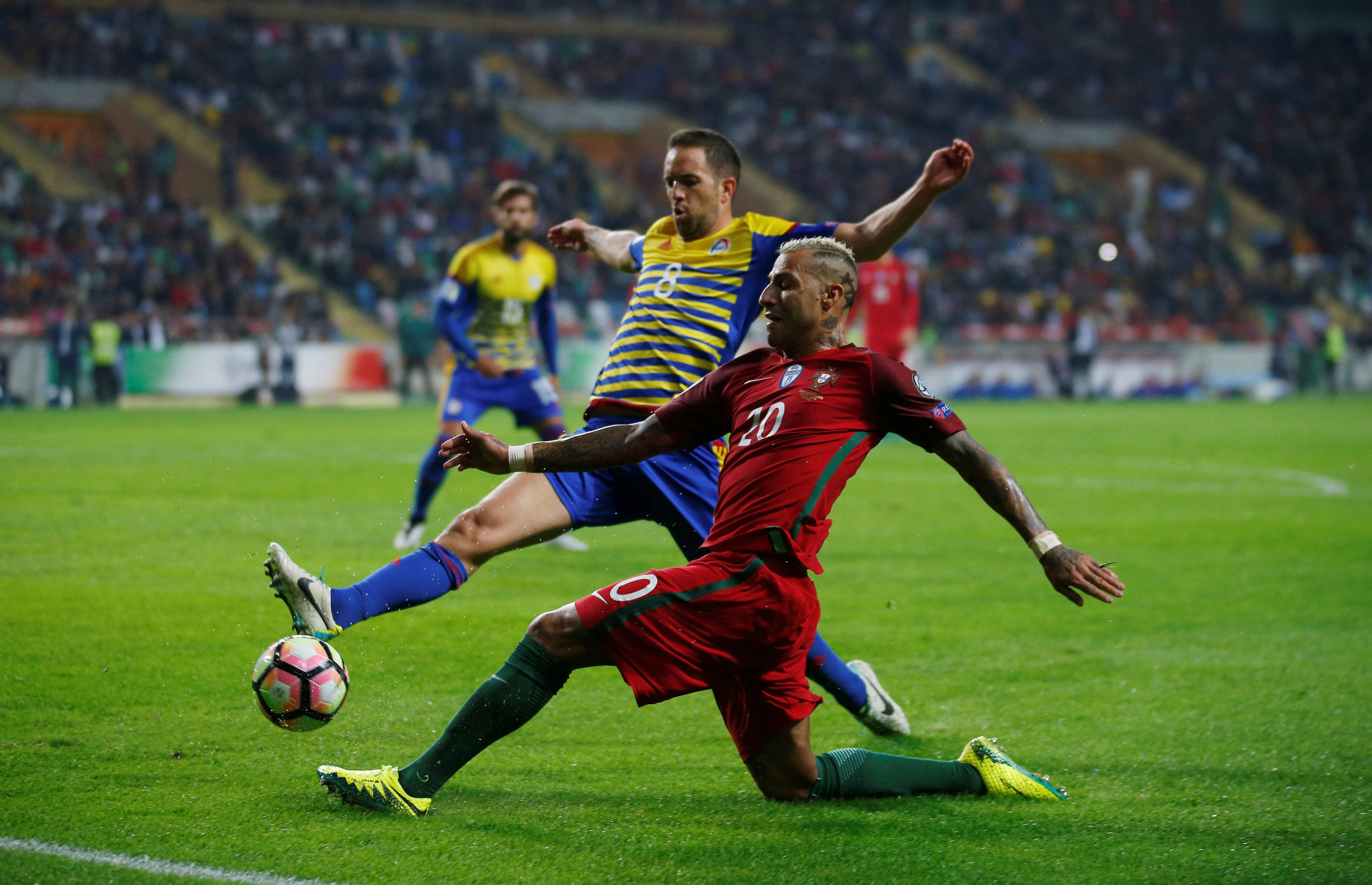 关于欧洲杯异军突起，表现出色的球队接连胜出的信息