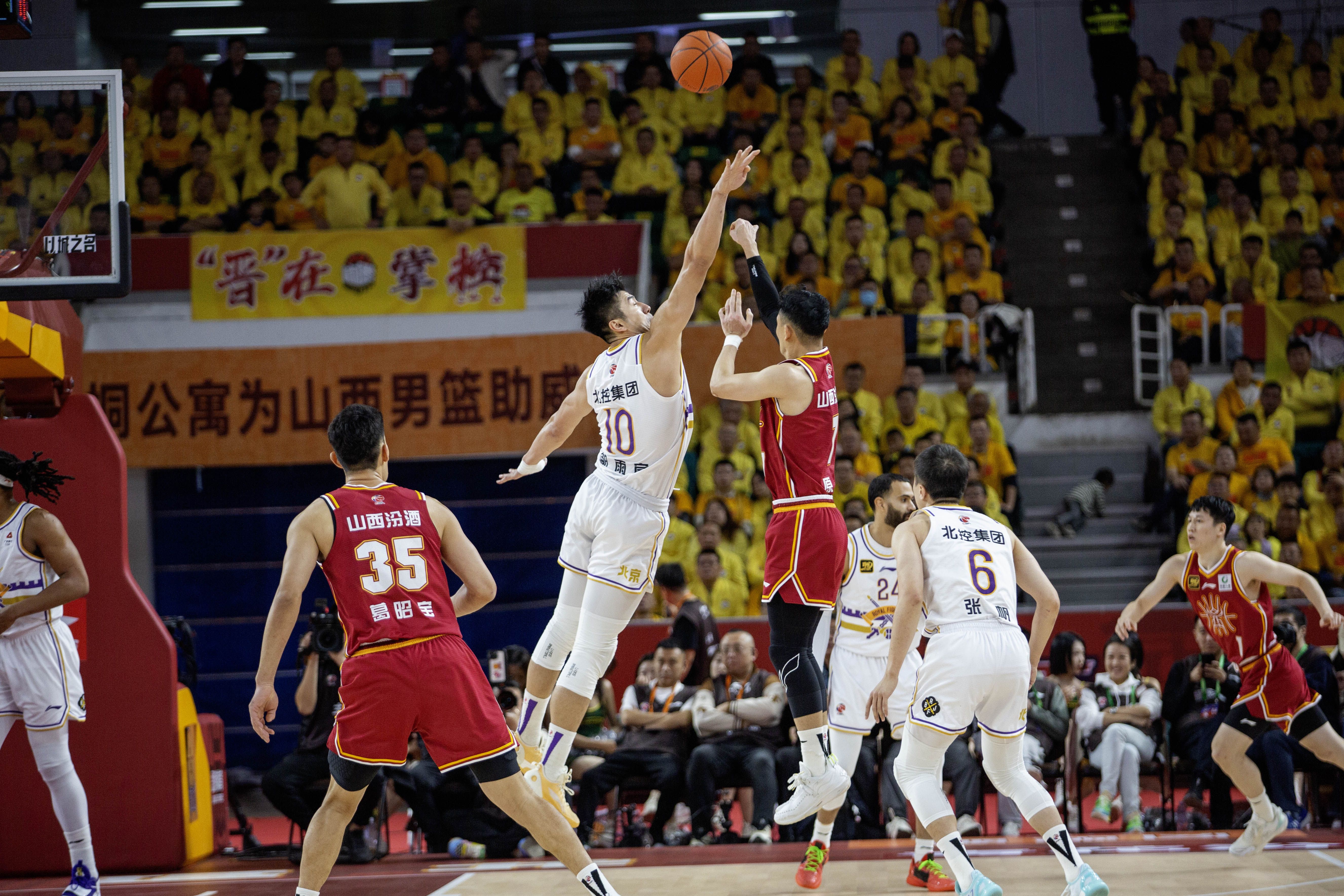 关于山西男篮大胜福建男篮，取得连胜的信息