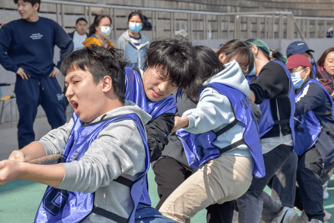 关于场外事件不断，各队以团结友爱为上，拼尽全力的信息